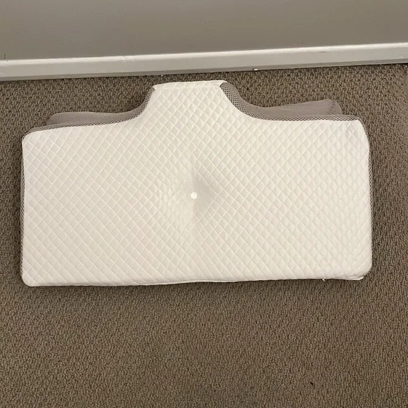 Premium ergonomic pillow, ORNATERA